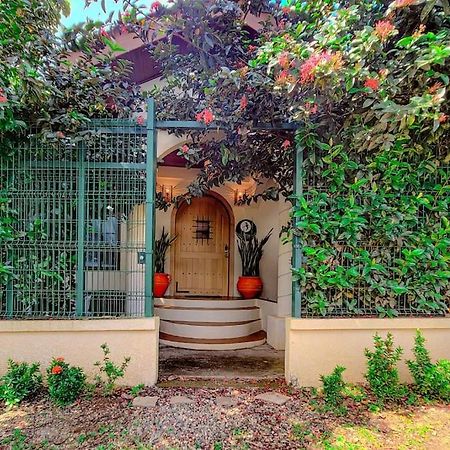 Vive Utila - Bed & Breakfast Bagian luar foto
