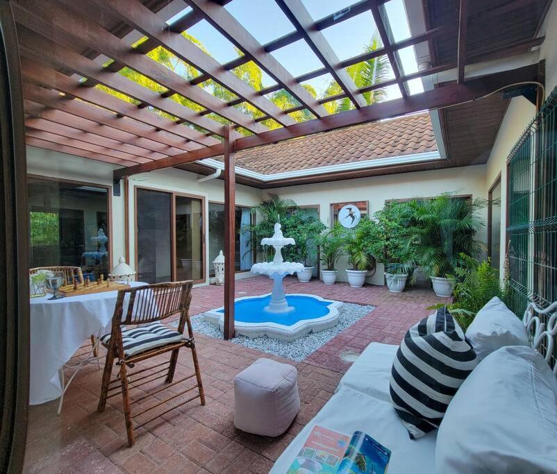 Vive Utila - Bed & Breakfast Bagian luar foto
