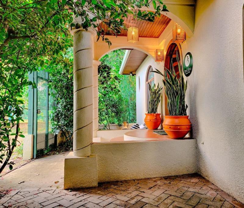 Vive Utila - Bed & Breakfast Bagian luar foto