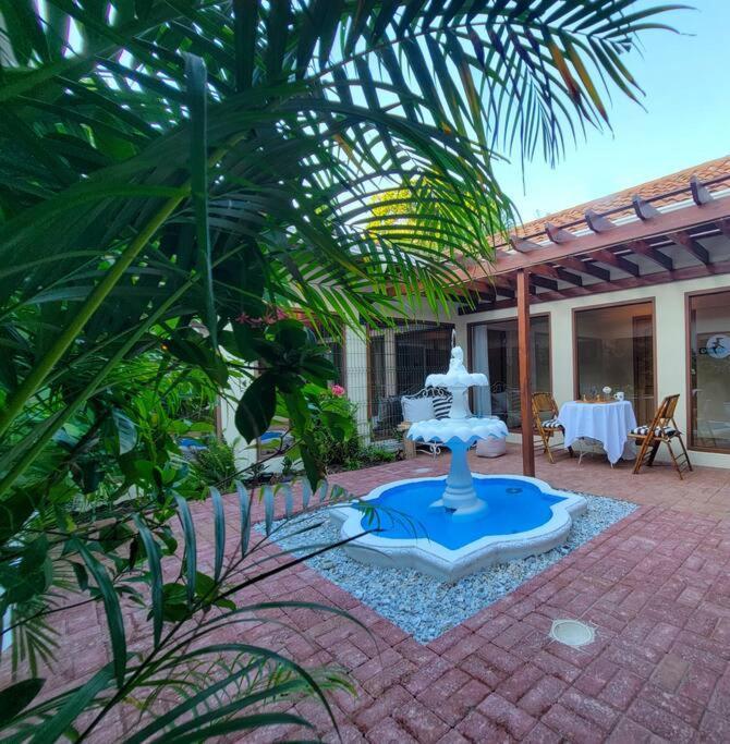 Vive Utila - Bed & Breakfast Bagian luar foto