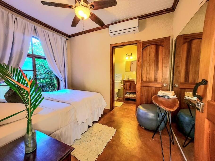 Vive Utila - Bed & Breakfast Bagian luar foto