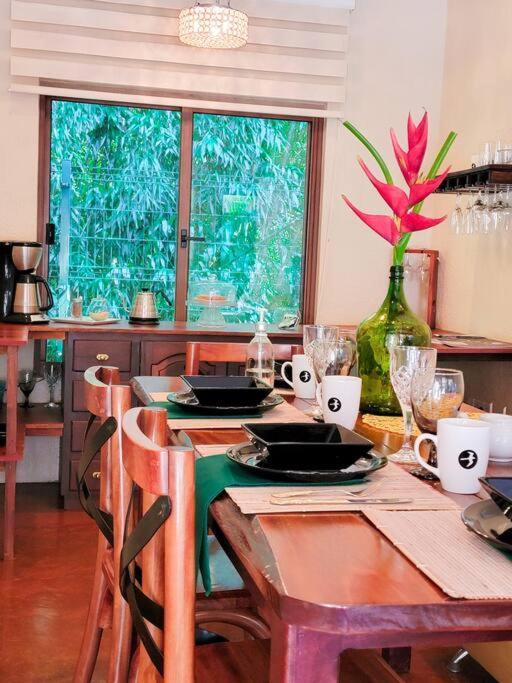 Vive Utila - Bed & Breakfast Bagian luar foto