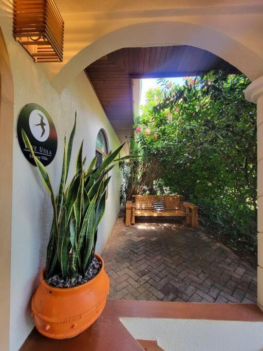 Vive Utila - Bed & Breakfast Bagian luar foto