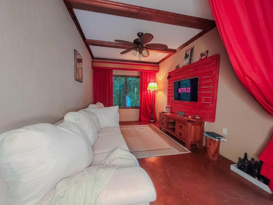 Vive Utila - Bed & Breakfast Bagian luar foto